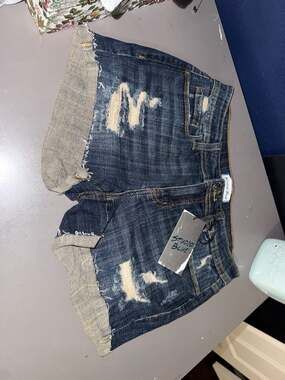 Studio Blue Distressed Raw cuffed Hem Denim Shorts Size 27